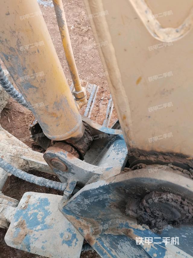 大臂根部?斜（工作和回轉(zhuǎn)裝置）