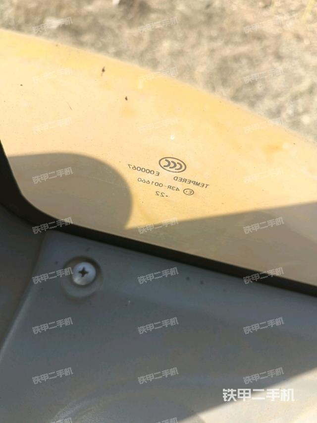 后窗玻璃角標（駕駛室部分）