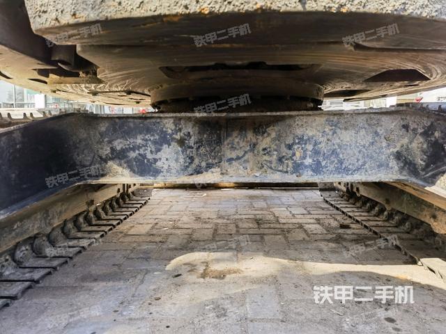 轉(zhuǎn)盤和下車架正前(工作和回轉(zhuǎn)裝置) 轉(zhuǎn)盤和下車架正前(工作和回轉(zhuǎn)裝置)