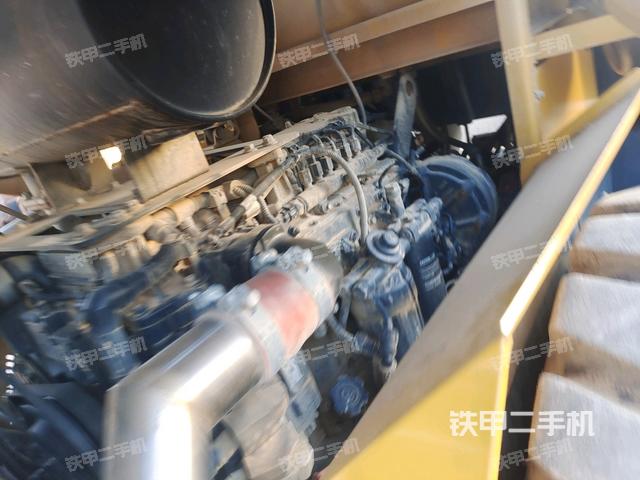 散熱器全景（壓路機發(fā)動機艙）