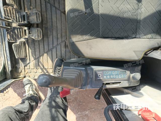 座椅右側控制臺/鑰匙門/油門/含右手柄（駕駛室部分）