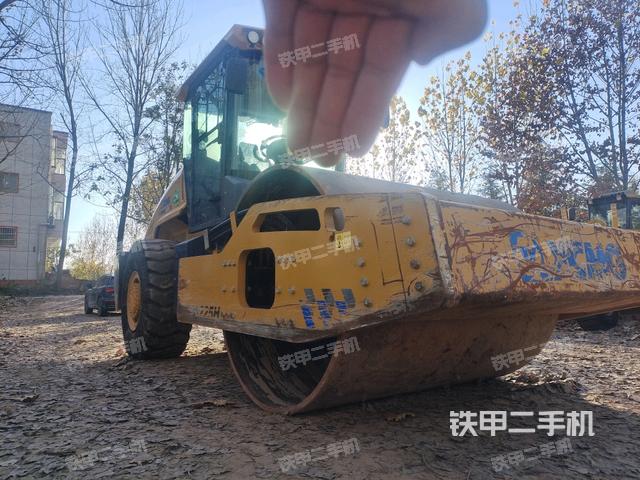 右前45°（壓路機整機外觀）