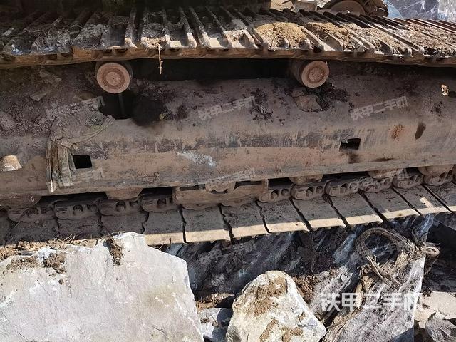 左驅(qū)動輪（行走機構(gòu)）