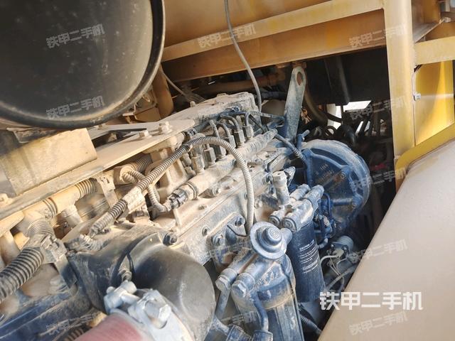 分動箱或變速箱（壓路機發(fā)動機艙）