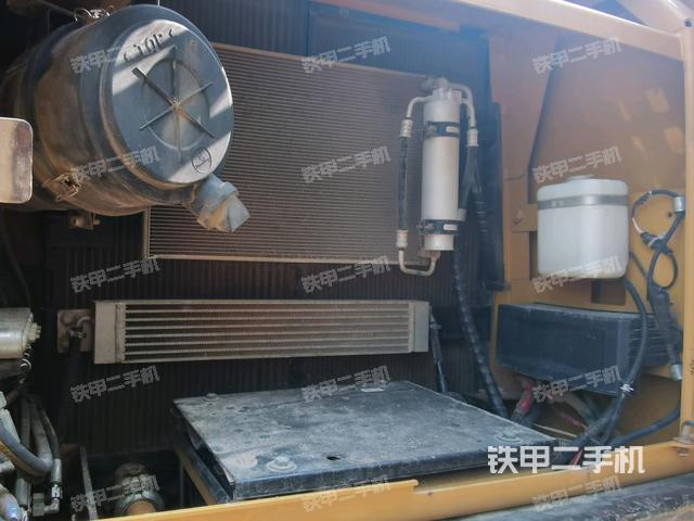 散熱器正面(大件艙室) 散熱器正面(大件艙室)