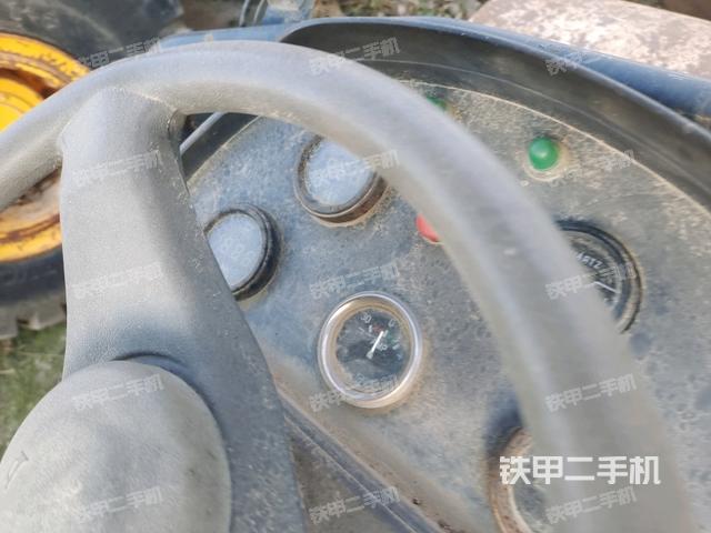 駕駛室側(cè)向上照全景（壓路機駕駛室）