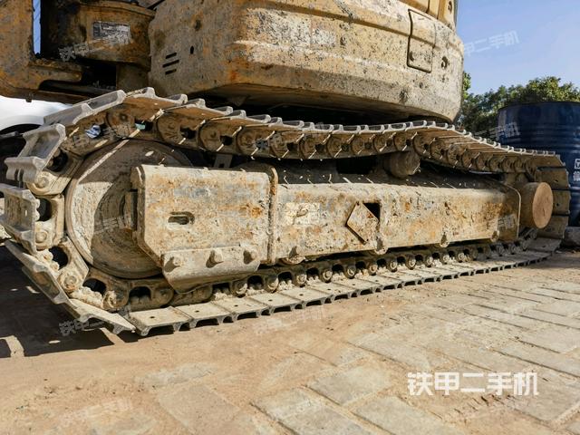 右側(cè)履帶整體?(行走機(jī)構(gòu)) 右側(cè)履帶整體?(行走機(jī)構(gòu))