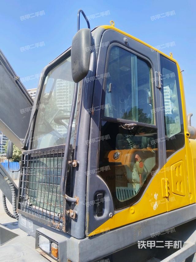 駕駛室左前45度（駕駛室部分）