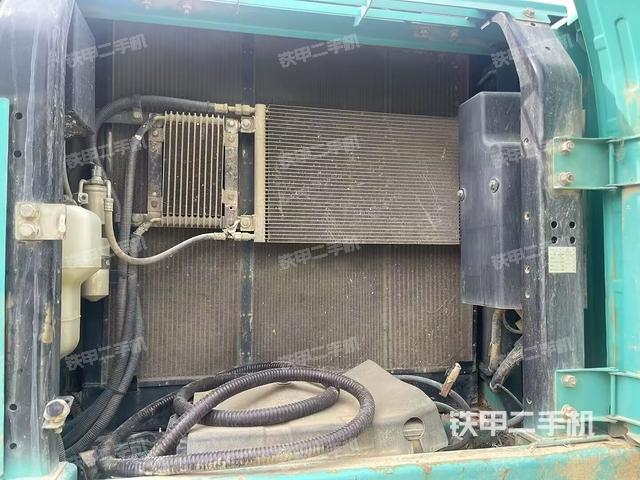 散熱器正面(大件艙室) 散熱器正面(大件艙室)