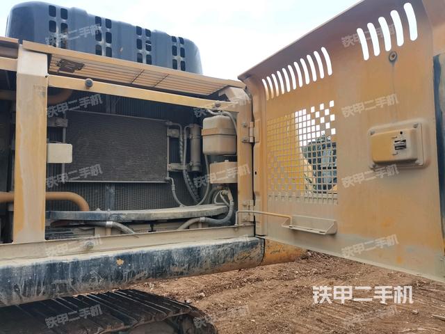 散熱器正面(大件艙室) 散熱器正面(大件艙室)