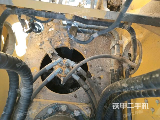 中央回轉接頭特寫(上車部件) 中央回轉接頭特寫(上車部件)