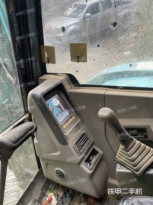 駕駛室整體（整機(jī)外觀）