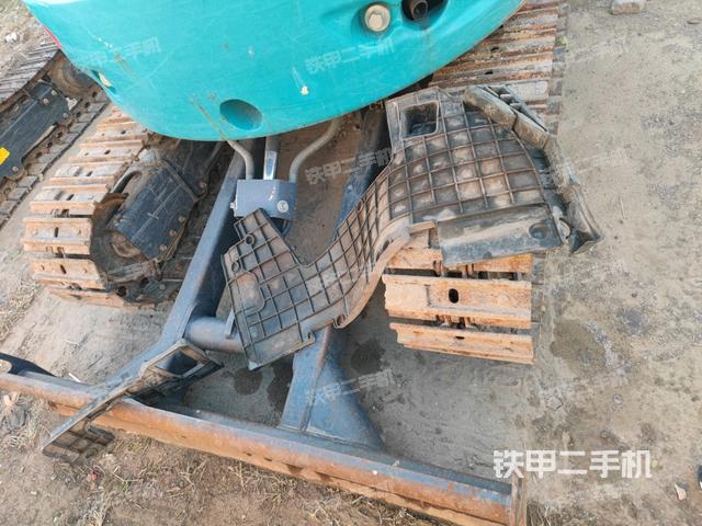轉(zhuǎn)盤和下車架正前(工作和回轉(zhuǎn)裝置) 轉(zhuǎn)盤和下車架正前(工作和回轉(zhuǎn)裝置)