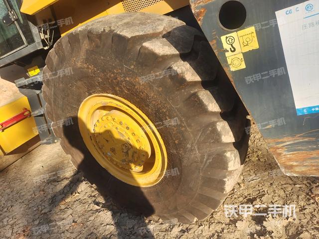 前輪右側(cè)減震塊連接及部件（壓路機前后車架）