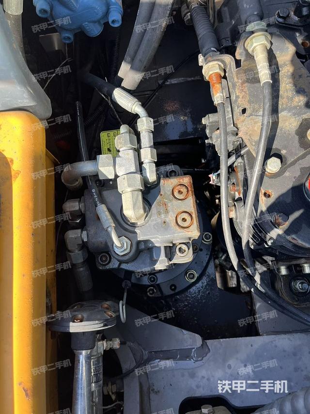 液壓泵艙室正面整體(整機(jī)外觀) 液壓泵艙室正面整體(整機(jī)外觀)