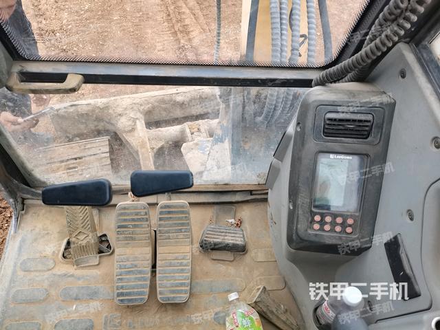 座椅右側(cè)控制臺/鑰匙門/油門/含右手柄（駕駛室部分）