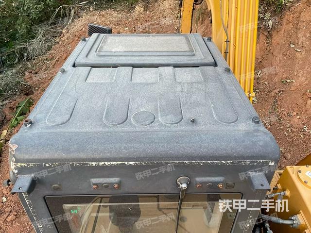 大臂背部俯視(工作和回轉(zhuǎn)裝置) 大臂背部俯視(工作和回轉(zhuǎn)裝置)