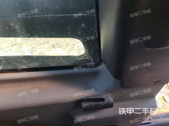 左后方玻璃角標(biāo)（駕駛室部分）