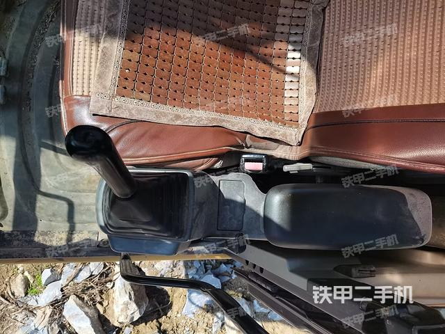 座椅左側(cè)控制臺/音響/含左手柄（駕駛室部分）