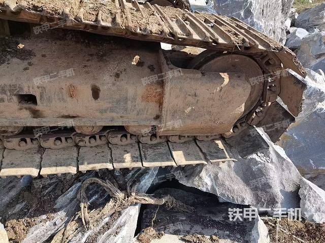 右驅(qū)動輪（行走機構(gòu)）