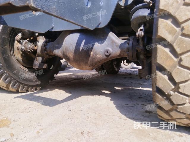 左驅(qū)動(dòng)輪（行走機(jī)構(gòu)）