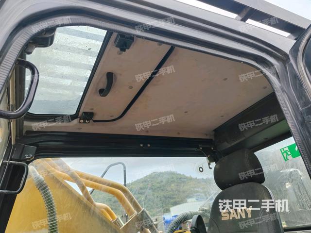左后方玻璃角標(biāo)(駕駛室部分) 左后方玻璃角標(biāo)(駕駛室部分)