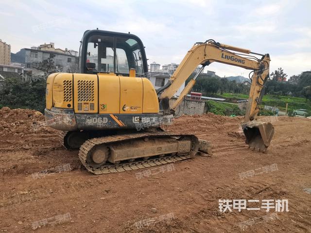 大臂背部俯視（工作和回轉(zhuǎn)裝置）