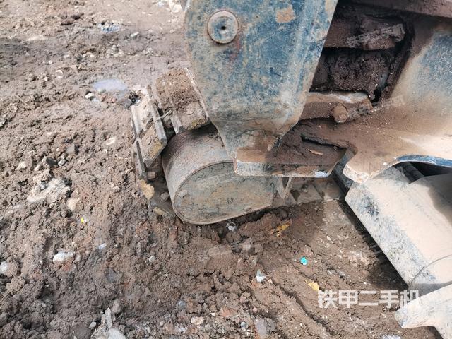 右驅(qū)動輪（行走機構(gòu)）