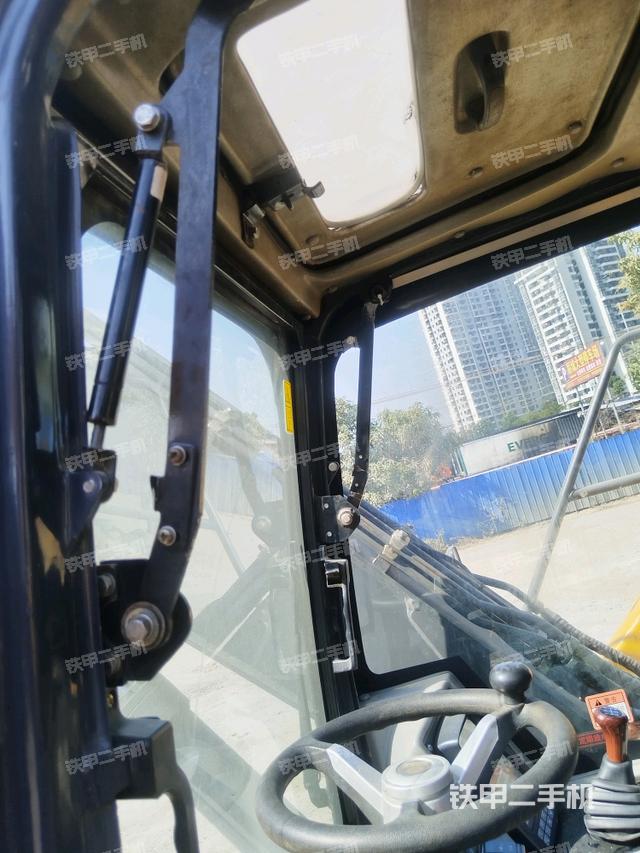 右側(cè)玻璃角標（駕駛室部分）