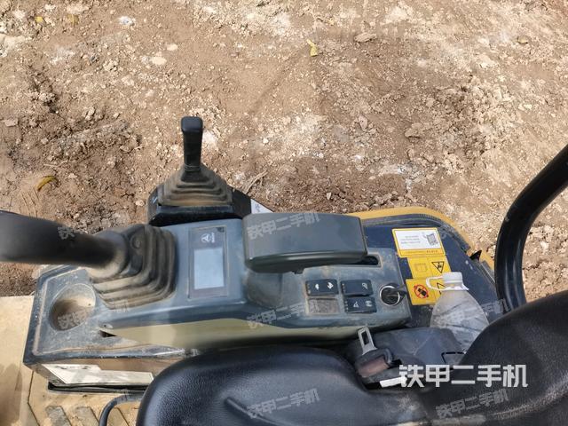 座椅右側(cè)控制臺/鑰匙門/油門/含右手柄（駕駛室部分）