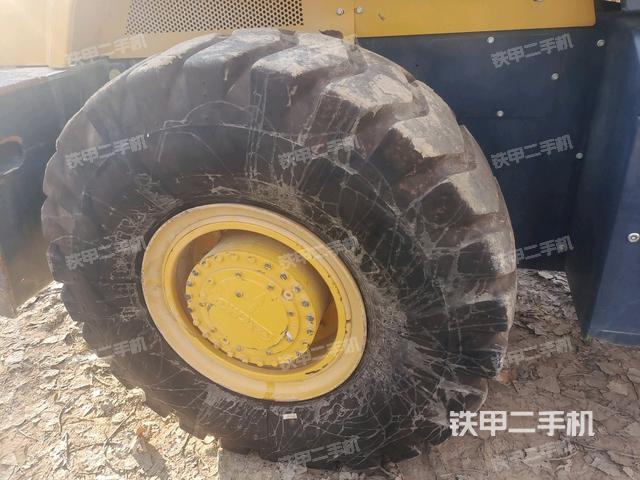 前輪左側(cè)減震塊連接及部件（壓路機前后車架）