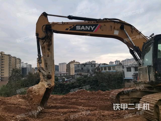 轉(zhuǎn)盤和下車架正前(工作和回轉(zhuǎn)裝置) 轉(zhuǎn)盤和下車架正前(工作和回轉(zhuǎn)裝置)