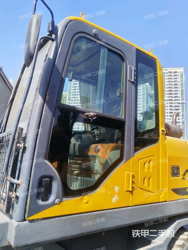 駕駛室正側(cè)（駕駛室部分）