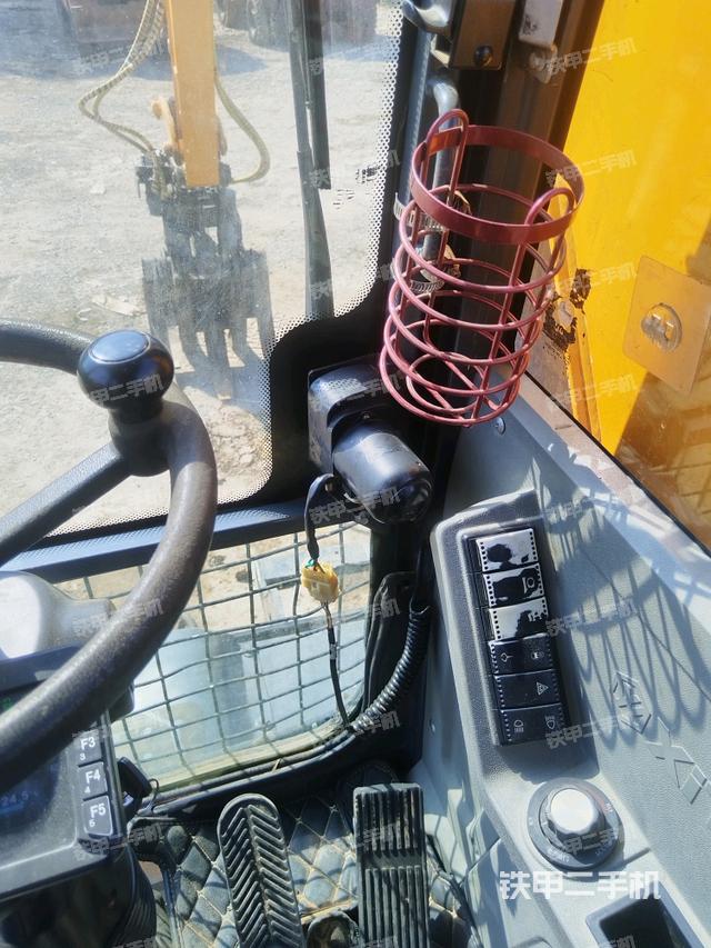 右側(cè)玻璃角標(biāo)（駕駛室部分）