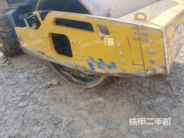 前車架正左側(cè)（壓路機前后車架）