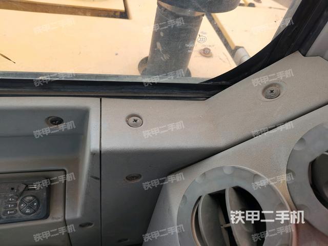 左后方玻璃角標(biāo)（駕駛室部分）