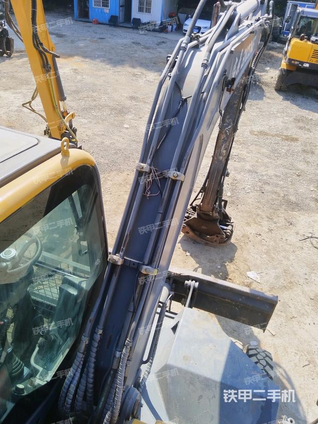 大臂背部俯視（工作和回轉(zhuǎn)裝置）