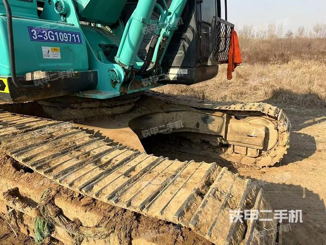 單側(cè)履帶整體(整機(jī)外觀) 單側(cè)履帶整體(整機(jī)外觀)