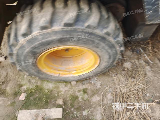 前輪右側(cè)減震塊連接及部件（壓路機前后車架）