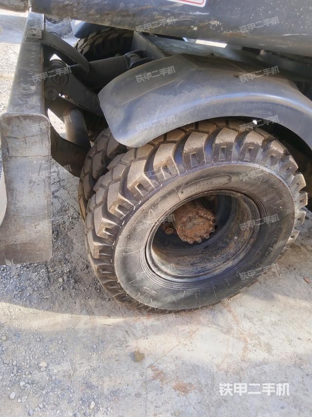 右驅(qū)動(dòng)輪（行走機(jī)構(gòu)）