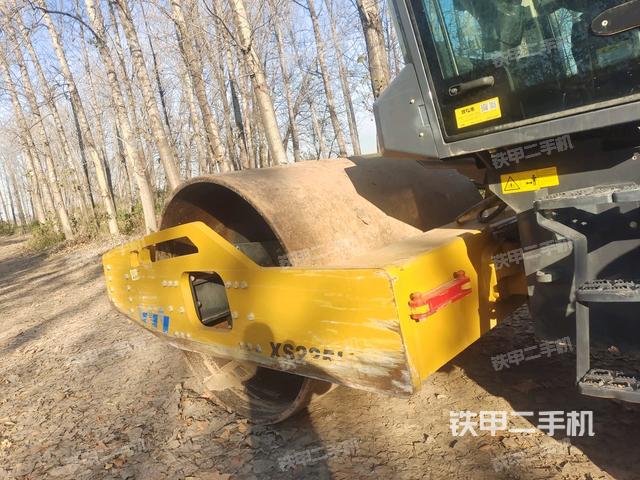 駕駛室側(cè)向上照全景（壓路機駕駛室）