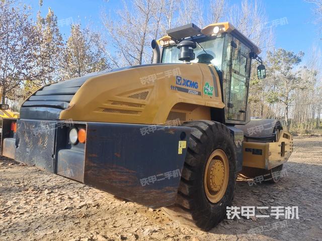 右側(cè)正面照（壓路機駕駛室）