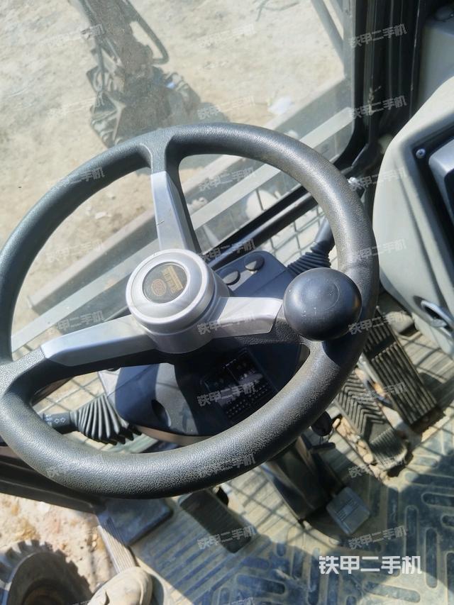 后窗玻璃角標（駕駛室部分）