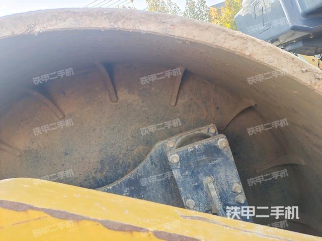 前輪右側(cè)減震塊連接及部件（壓路機前后車架）