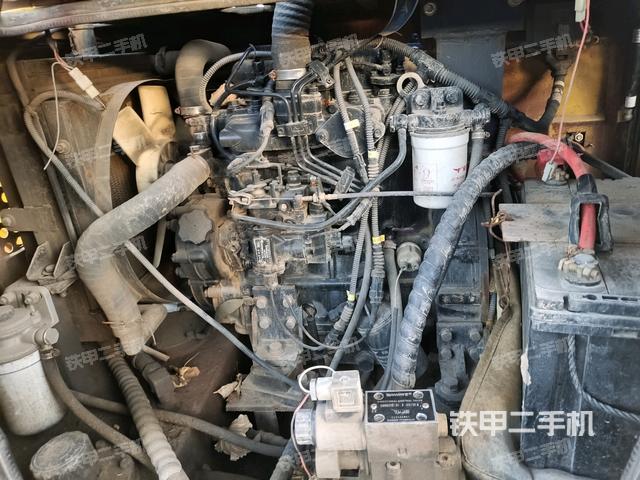 散熱器全景（壓路機發(fā)動機艙）