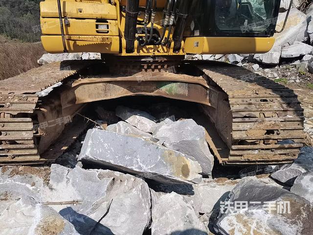 轉(zhuǎn)盤和下車架正前（工作和回轉(zhuǎn)裝置）