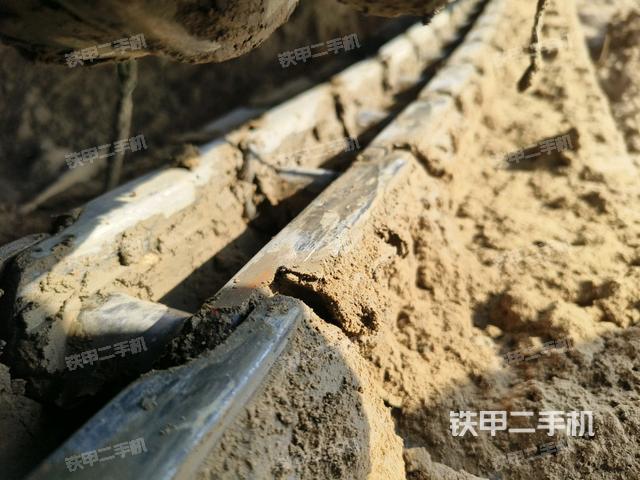 左驅(qū)動輪（行走機(jī)構(gòu)）