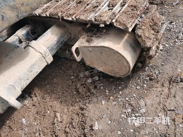 左驅(qū)動輪（行走機構(gòu)）