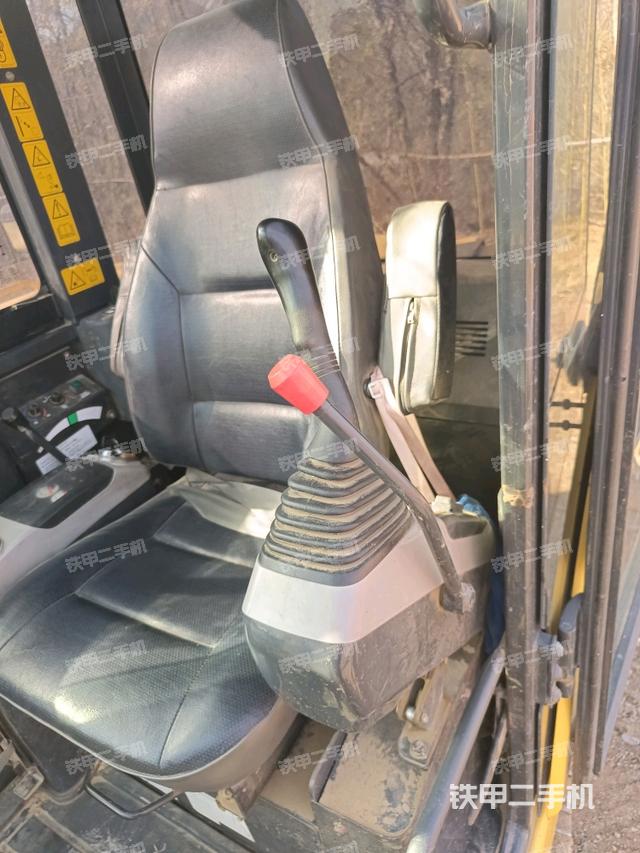 座椅左側(cè)控制臺(tái)/音響/含左手柄（駕駛室部分）