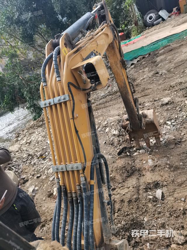 大臂根部?斜（工作和回轉(zhuǎn)裝置）